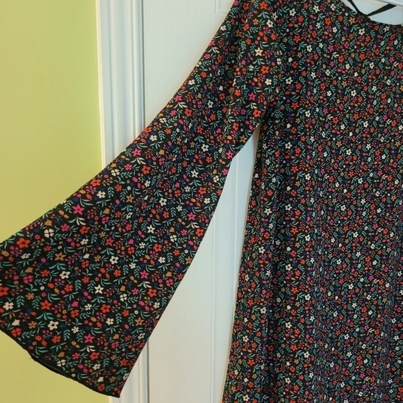 Molly Bracken Ditzy Floral Print  Shift Mini Dress Bell Sleeve Back Neck Tie M - Picture 2 of 15